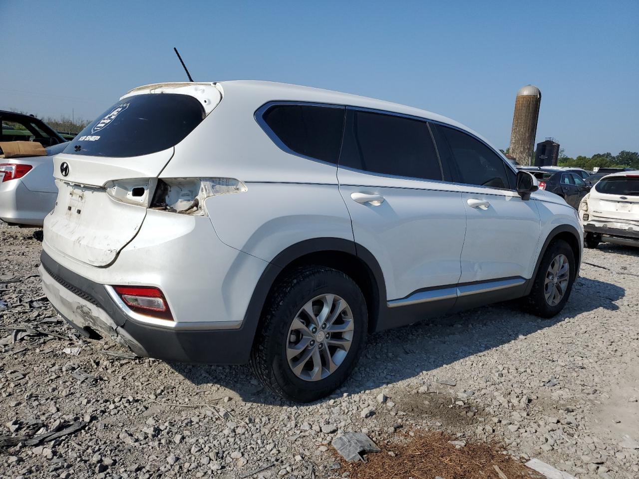 2019 Hyundai Santa Fe - Image 3