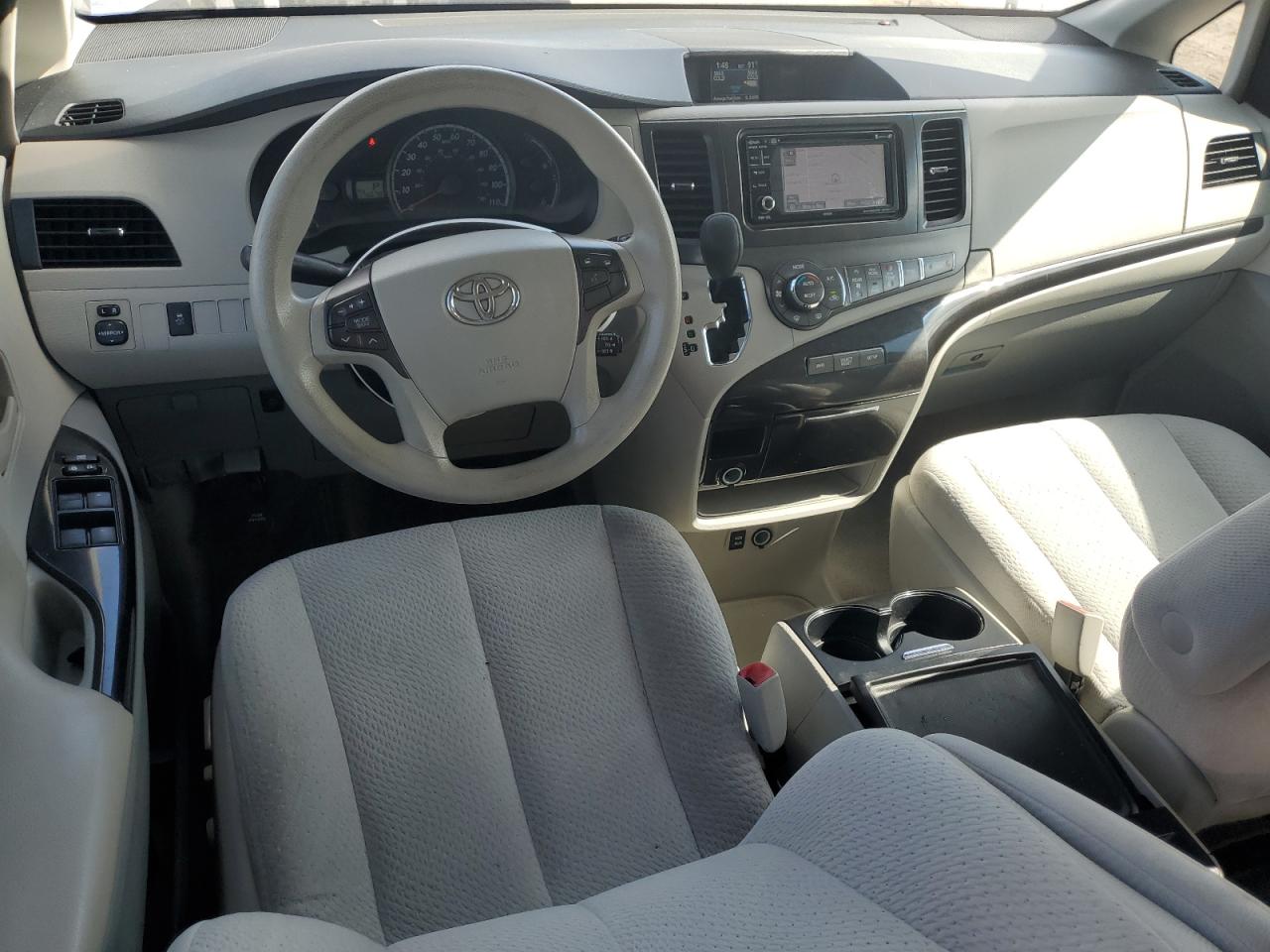 2013 Toyota Sienna - Image 8