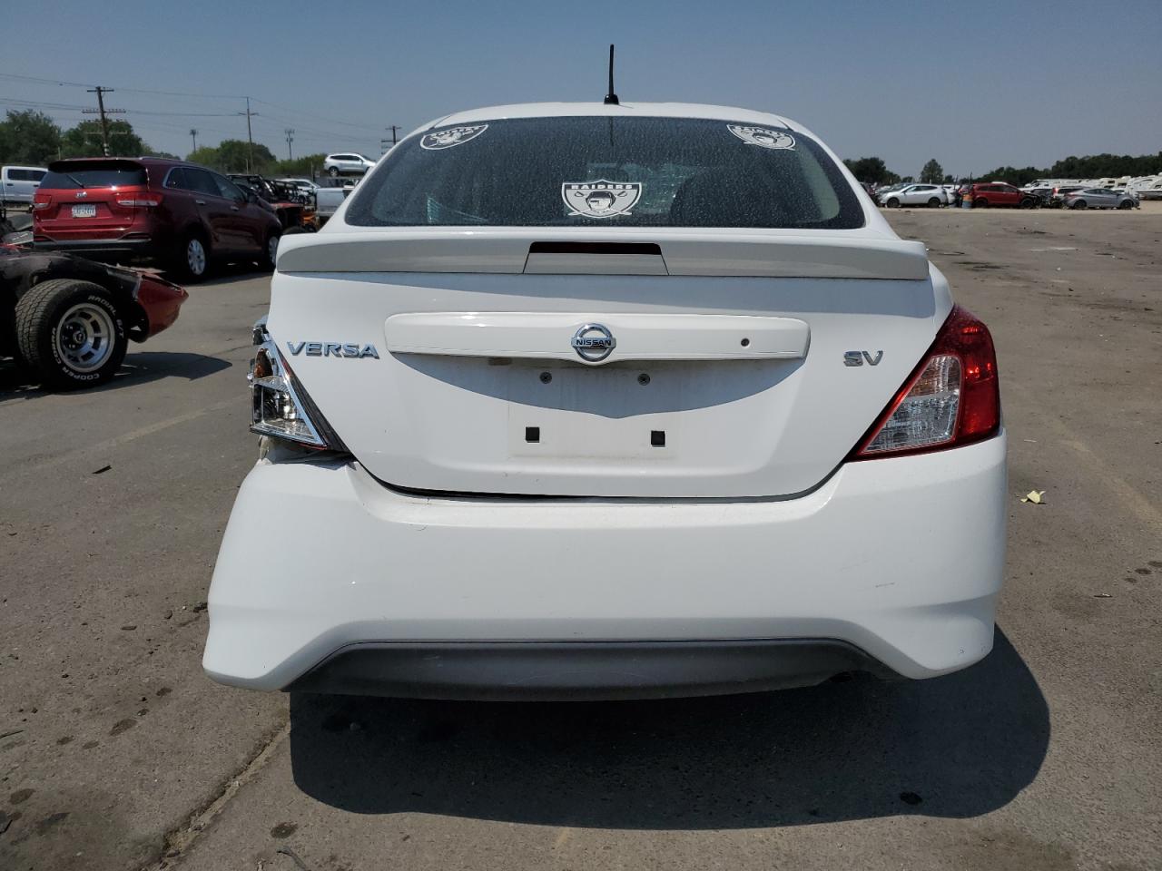 3N1CN7AP0JL823053 2018 Nissan Versa S