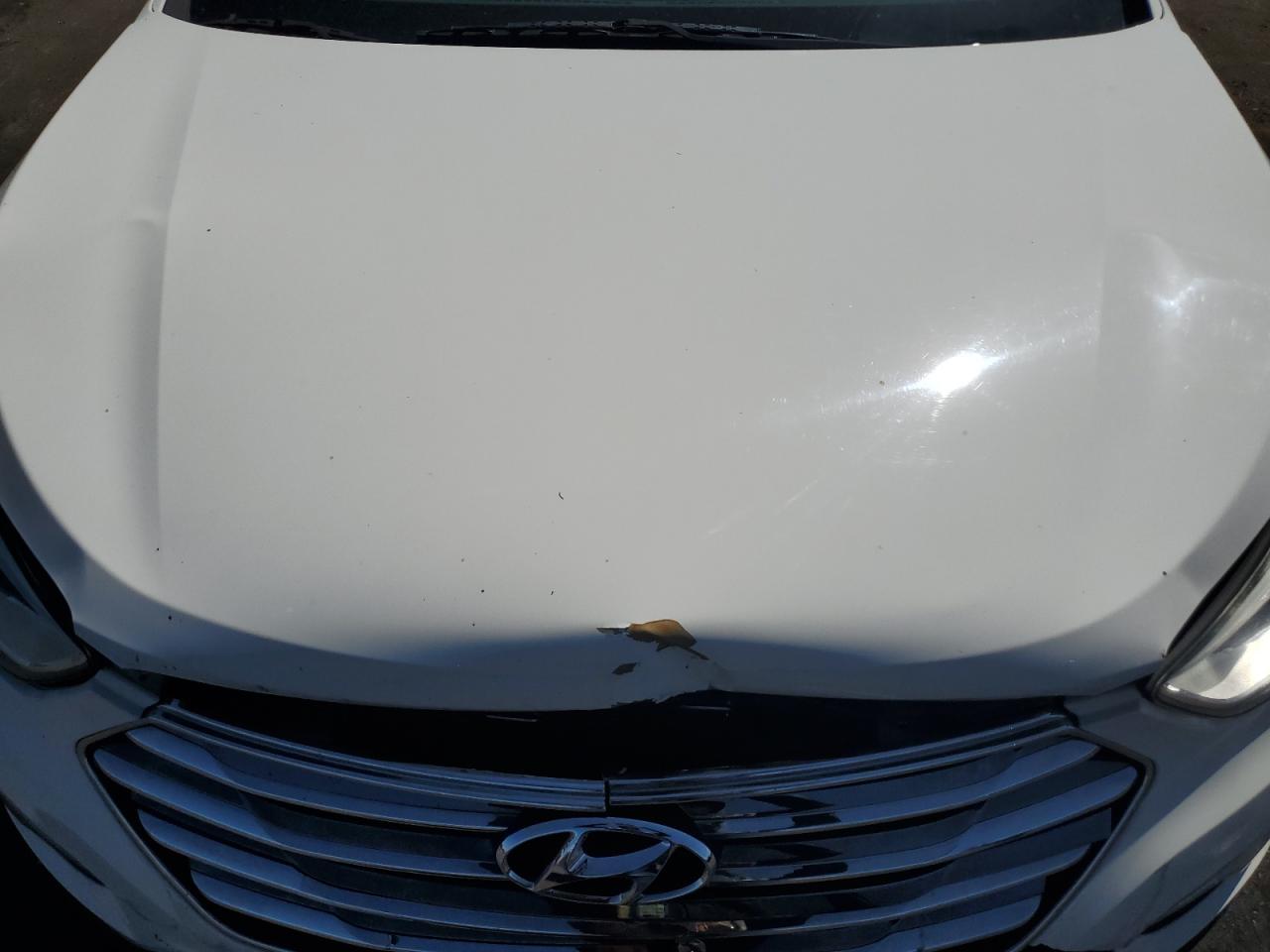 2016 Hyundai Santa Fe - Image 11