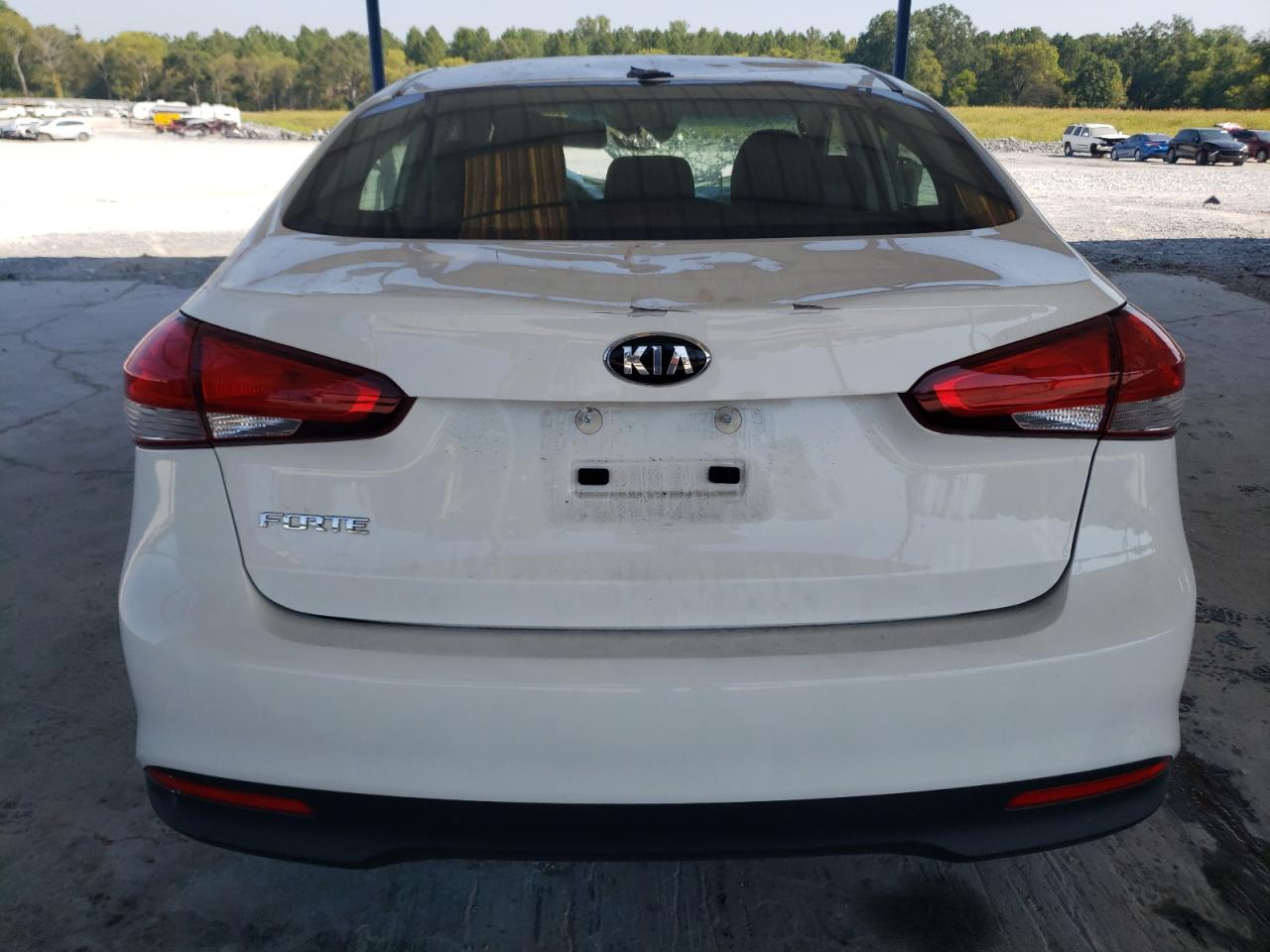 3KPFK4A71JE211370 2018 Kia Forte Lx