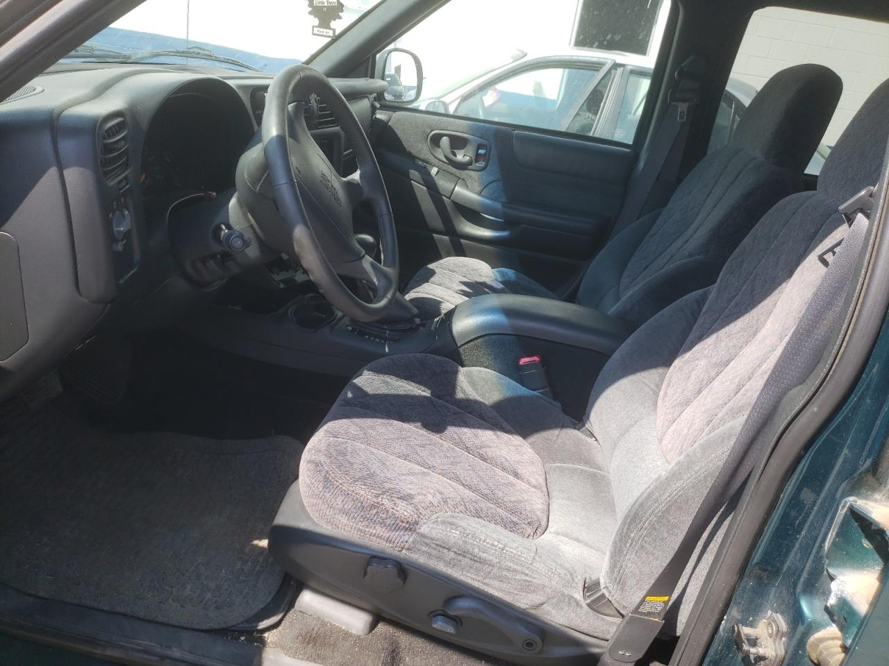 1998 GMC Jimmy VIN: 1GKDT13W8W2569355 Lot: 65409604