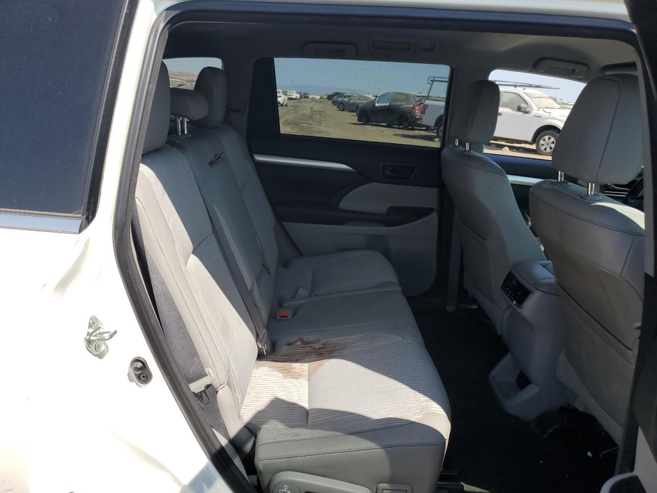 2015 Toyota Highlander Le VIN: 5TDBKRFH2FS132039 Lot: 68142214