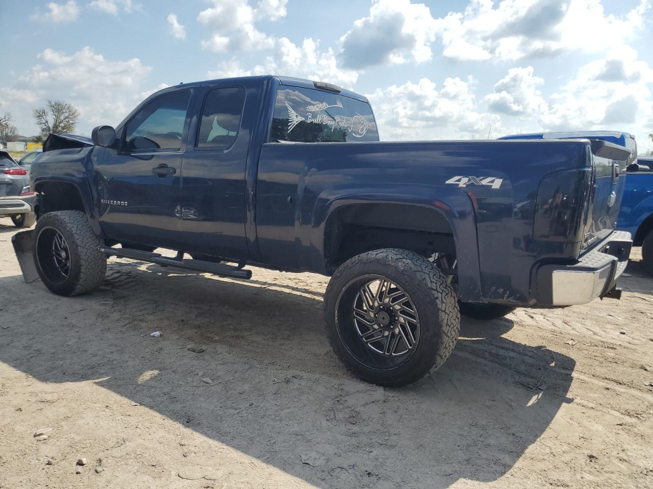 2011 Chevrolet Silverado - Image 2