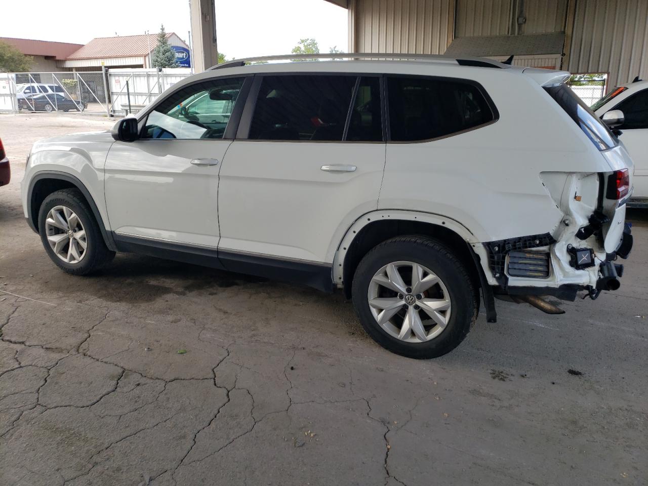 1V2MR2CA5JC532883 2018 VOLKSWAGEN ATLAS - Image 2