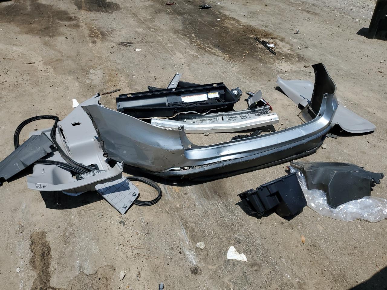 2018 Toyota Highlander Le VIN: 5TDZARFH1JS040205 Lot: 64968194