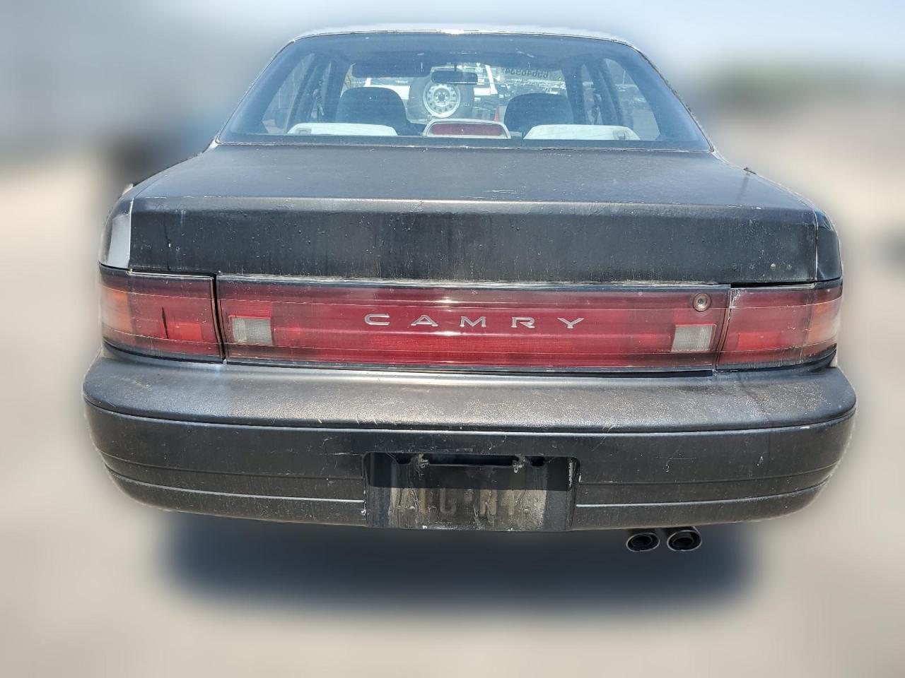 1992 Toyota Camry Le VIN: JT2VK12E8N0008975 Lot: 65648934