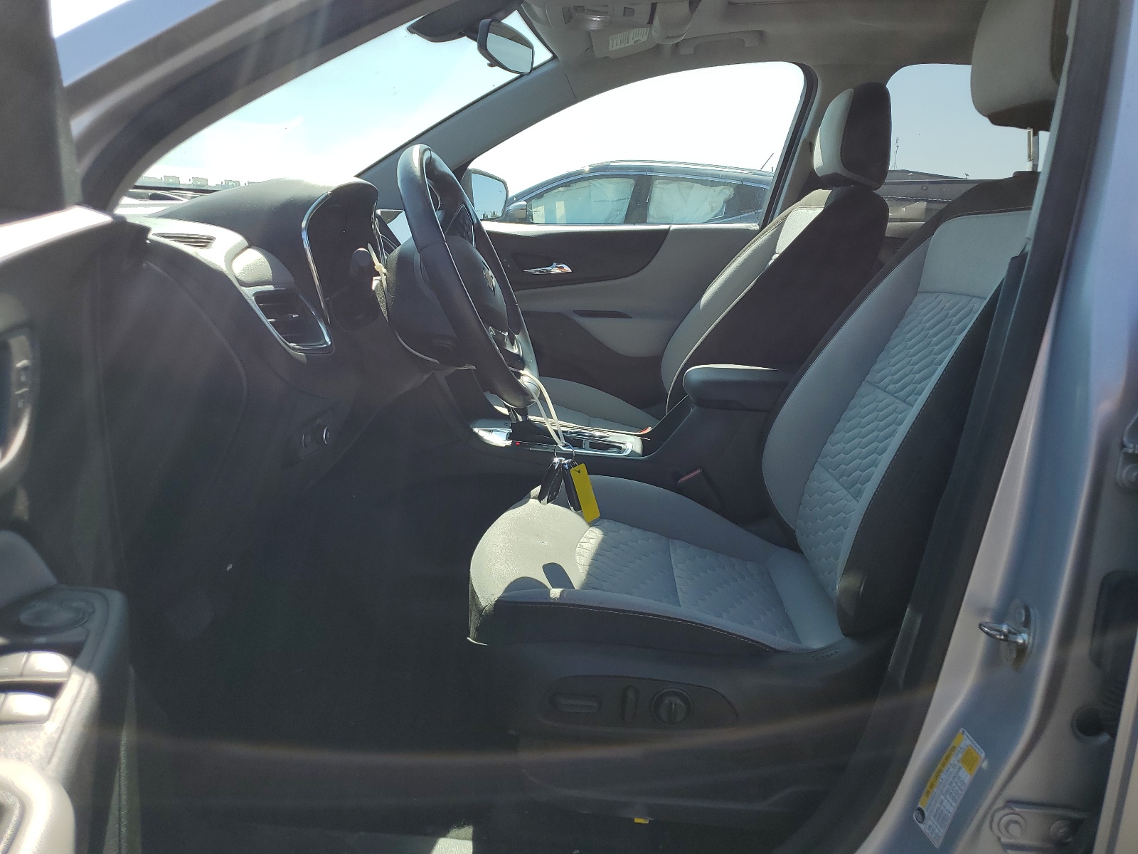 2GNAXKEX5J6323722 2018 Chevrolet Equinox Lt