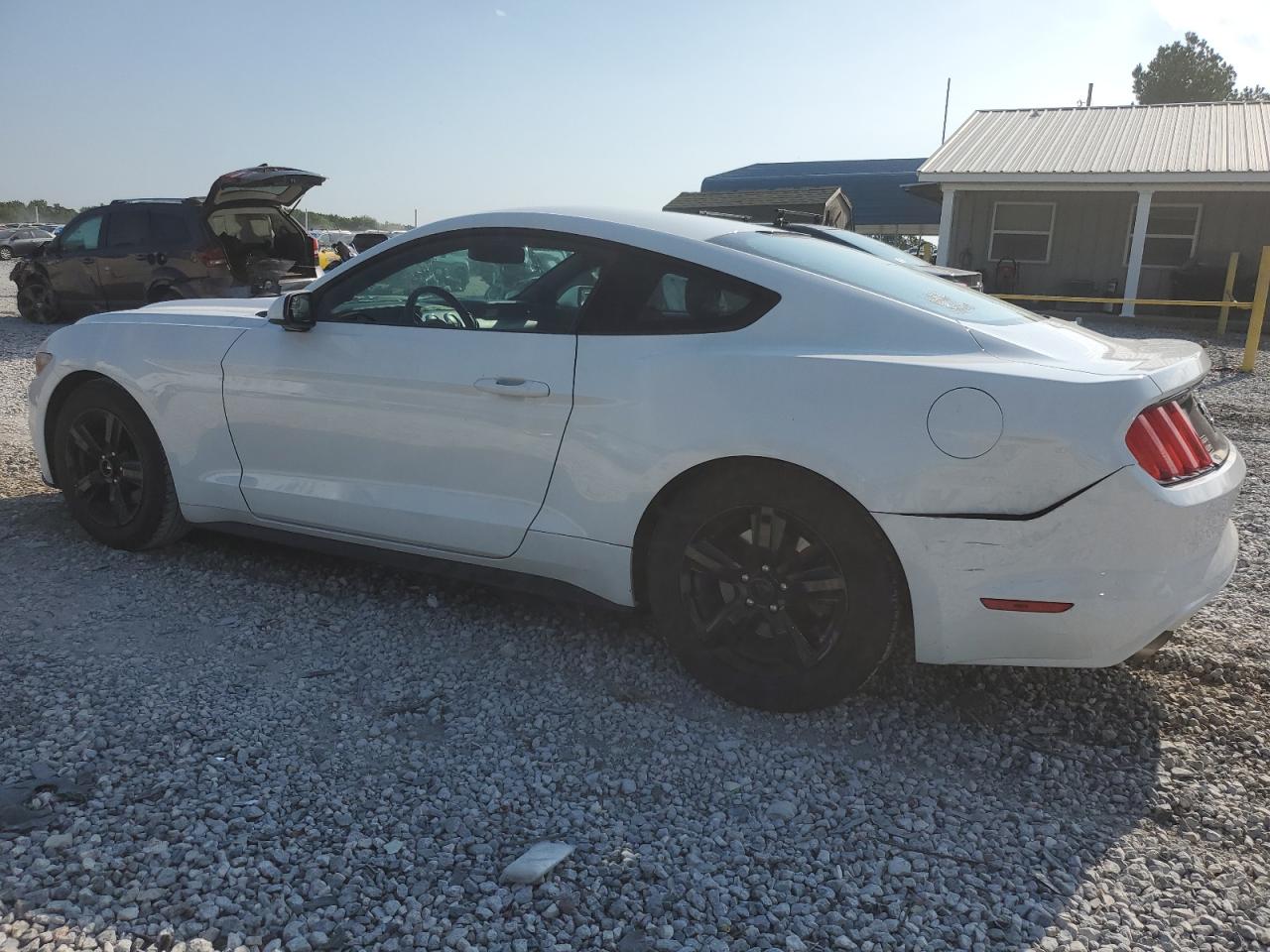 1FA6P8AM2G5218935 2016 FORD MUSTANG - Image 2