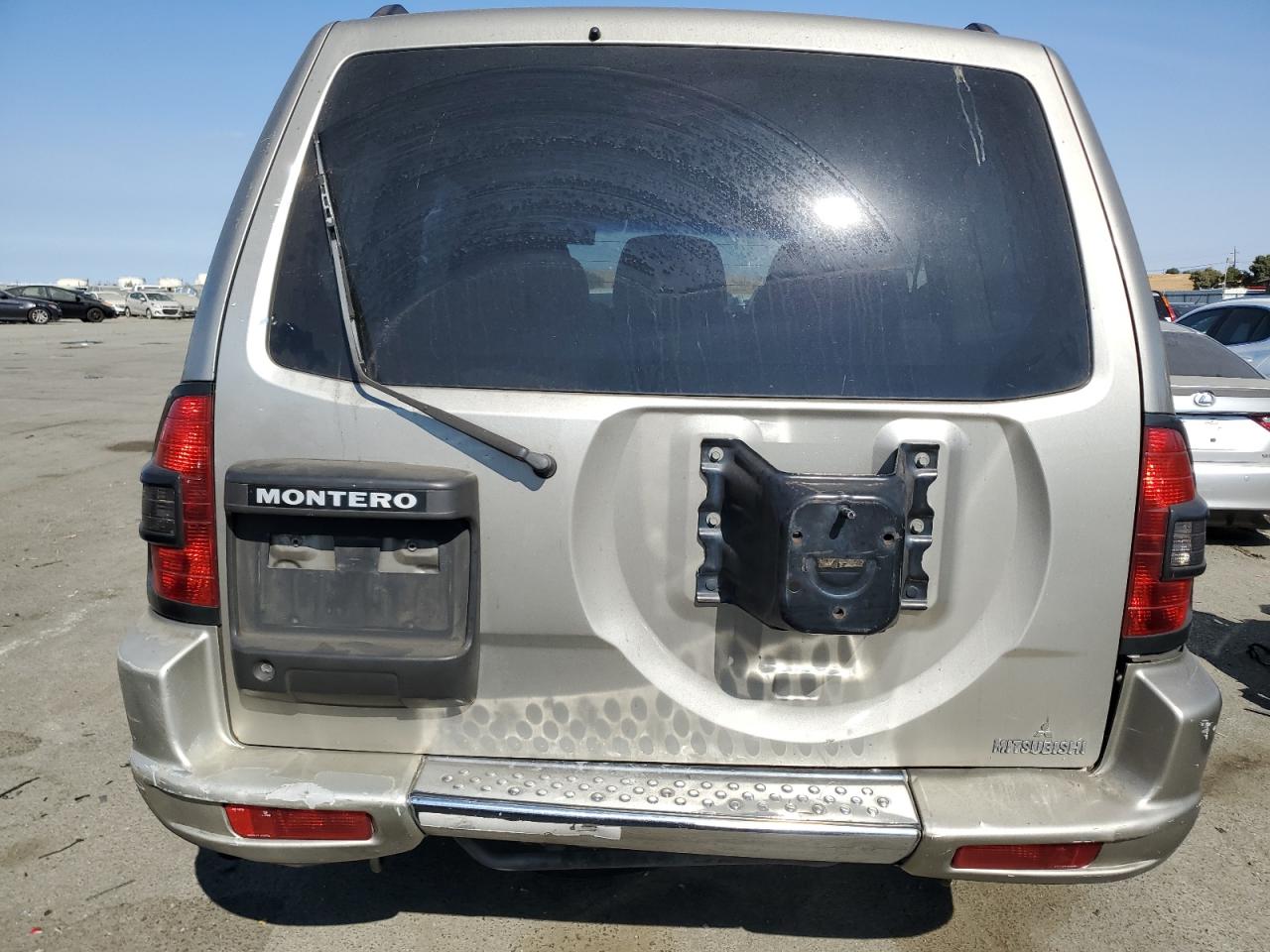 2002 Mitsubishi Montero Xls VIN: JA4MW31R22J005447 Lot: 68582714