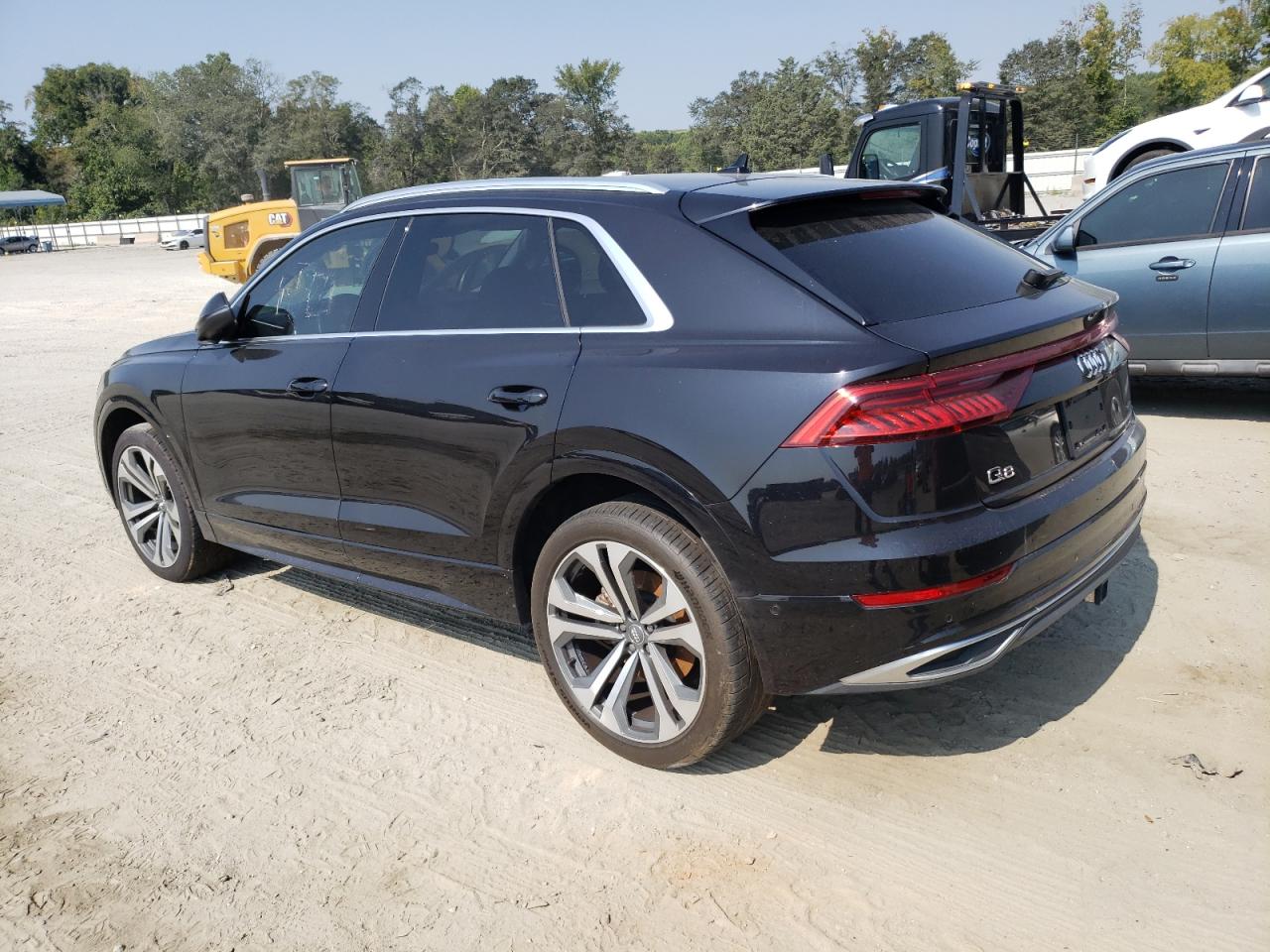 WA1BVAF1XKD028362 2019 AUDI Q8 - Image 2