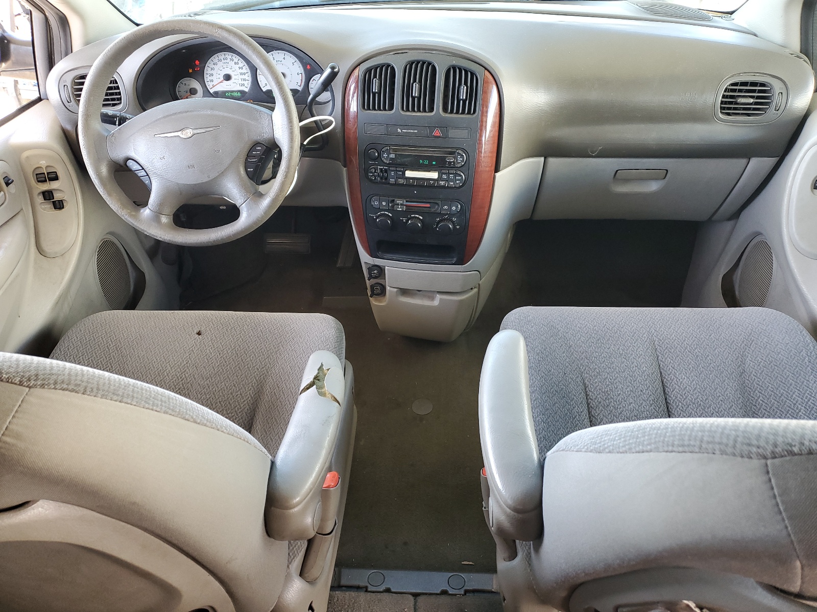 2C4GP44RX5R493547 2005 Chrysler Town & Country Lx