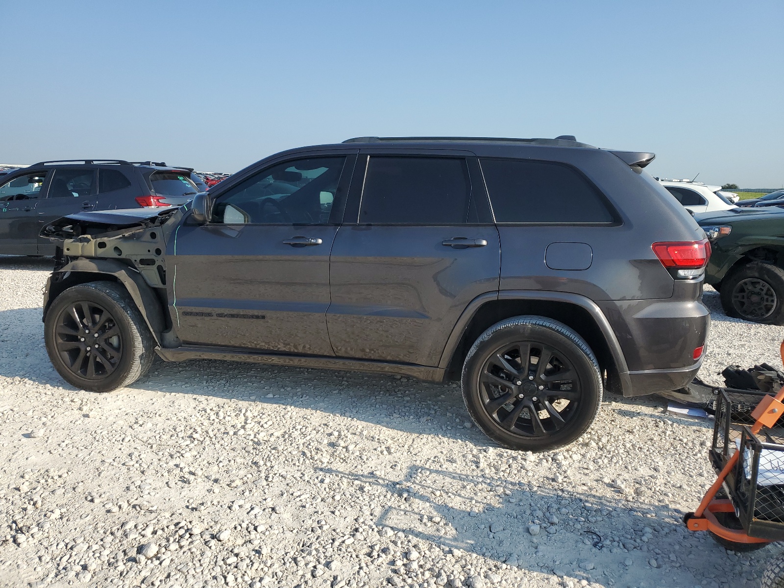 1C4RJFAG6JC152335 2018 Jeep Grand Cherokee Laredo