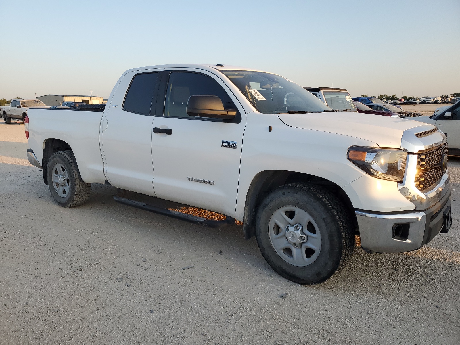 2018 Toyota Tundra Double Cab Sr/Sr5 vin: 5TFUW5F17JX739274