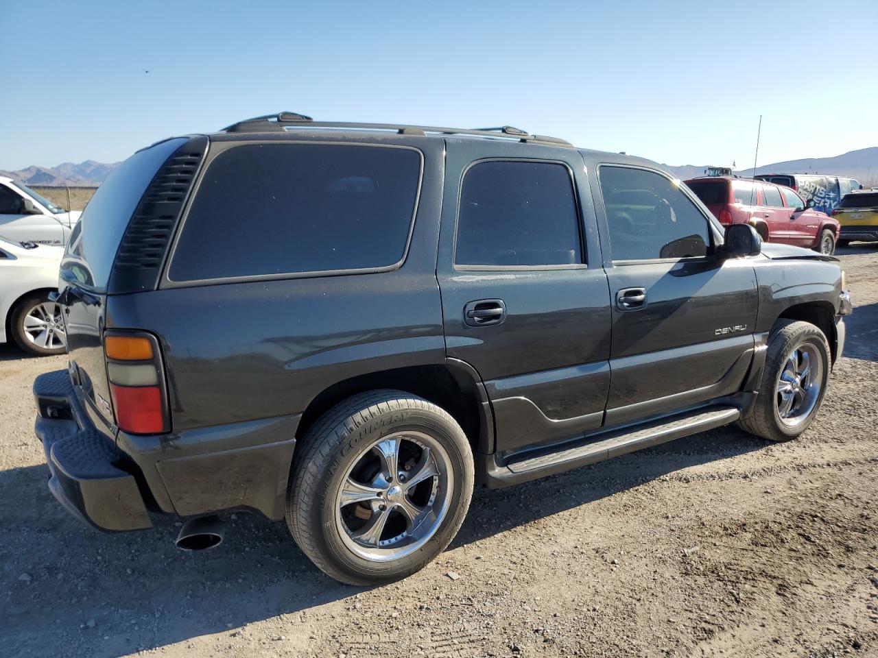 2004 GMC Yukon - Image 3