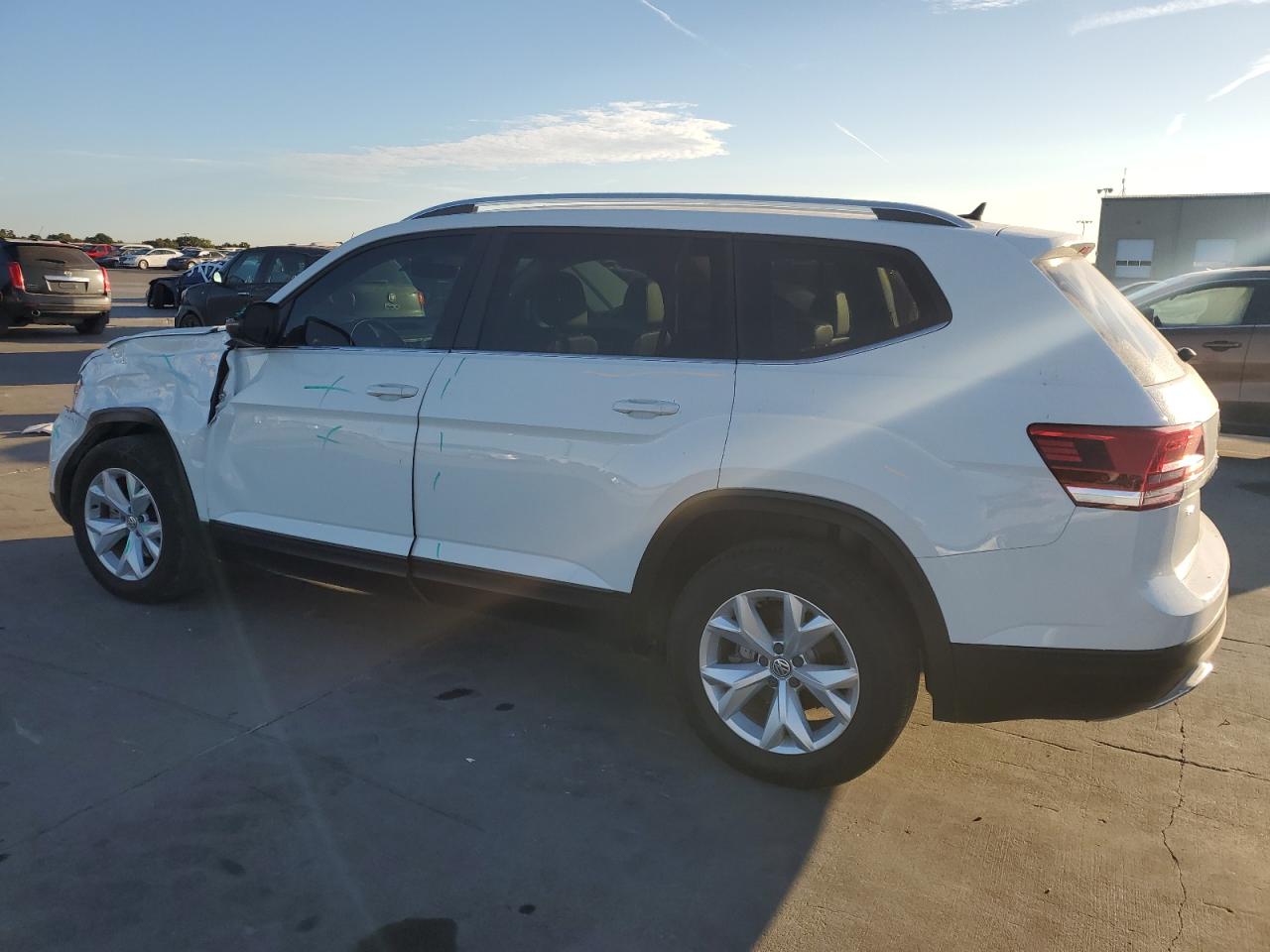 1V2DP2CA9JC594437 2018 VOLKSWAGEN ATLAS - Image 2