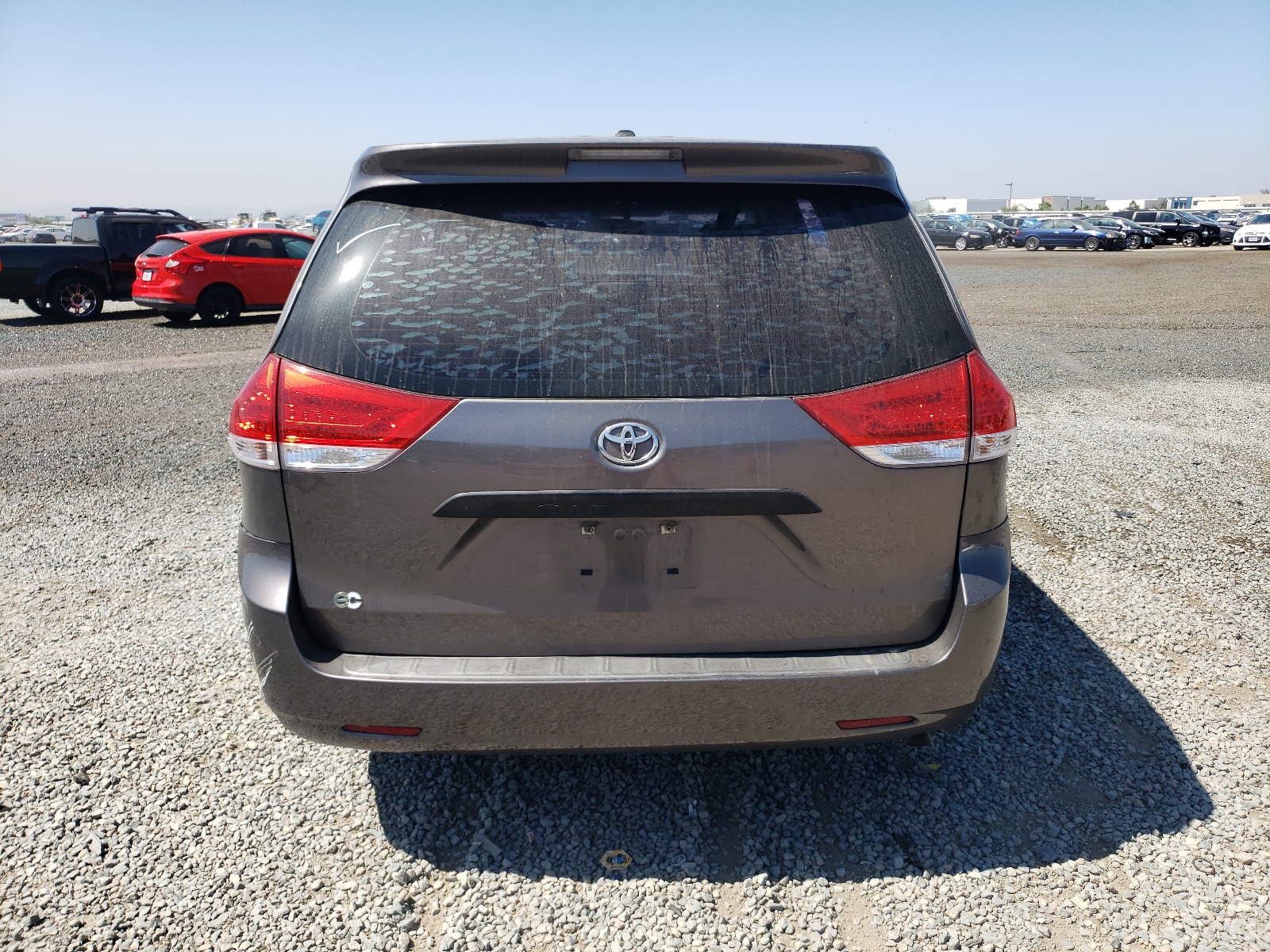 5TDZK3DC6BS057651 2011 Toyota Sienna