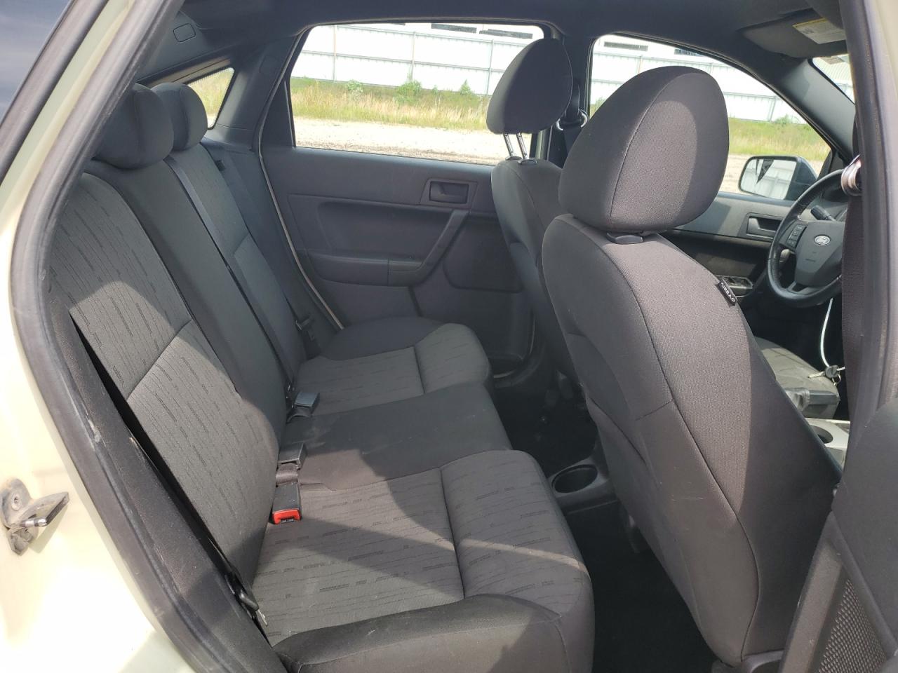 1FAHP3FN8AW251842 2010 Ford Focus Se