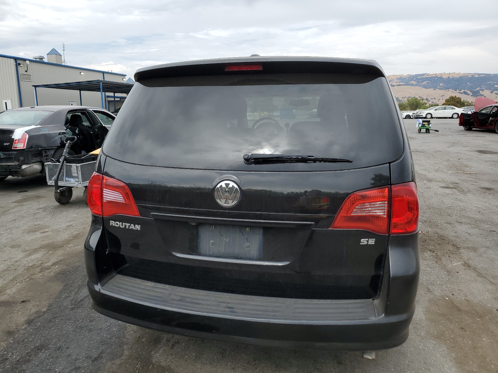 2V4RW3D11AR268272 2010 Volkswagen Routan Se