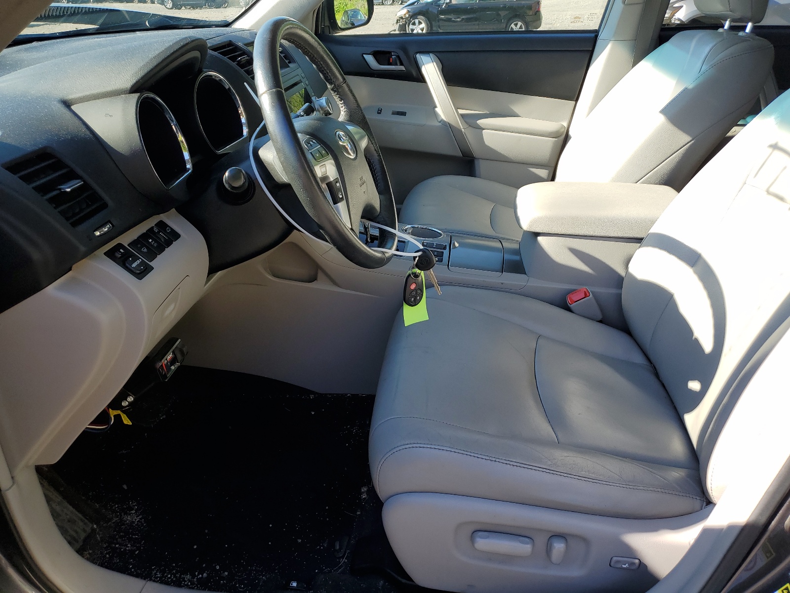 5TDBK3EH4CS154165 2012 Toyota Highlander Base