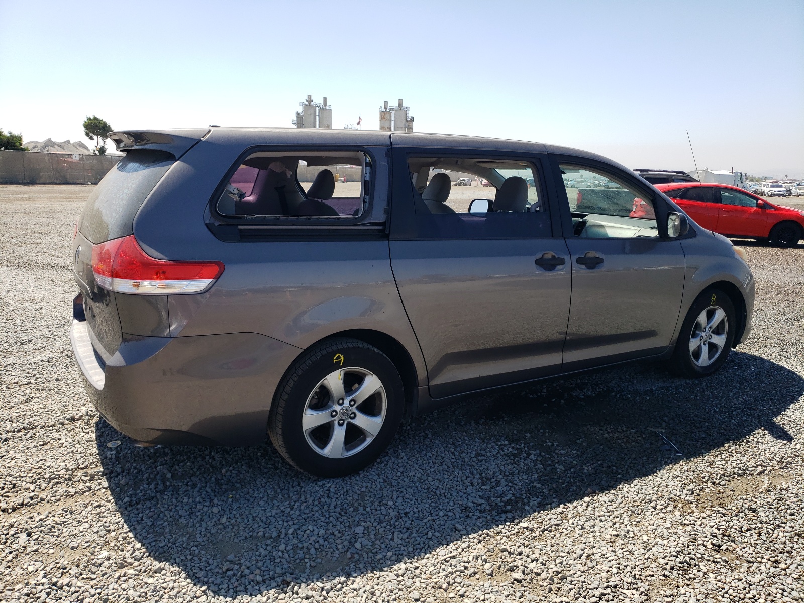 5TDZK3DC6BS057651 2011 Toyota Sienna