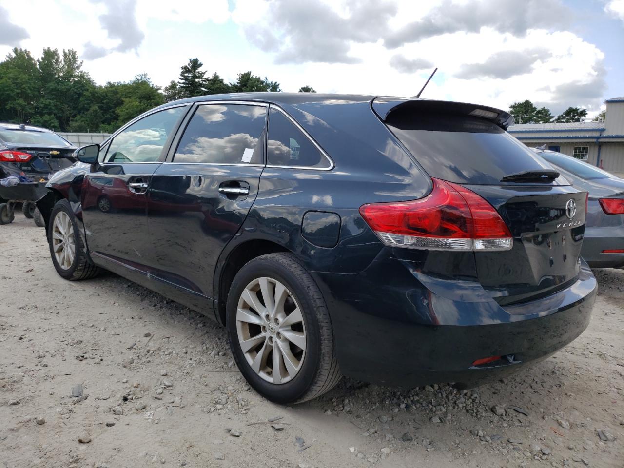 2015 Toyota Venza - Image 2