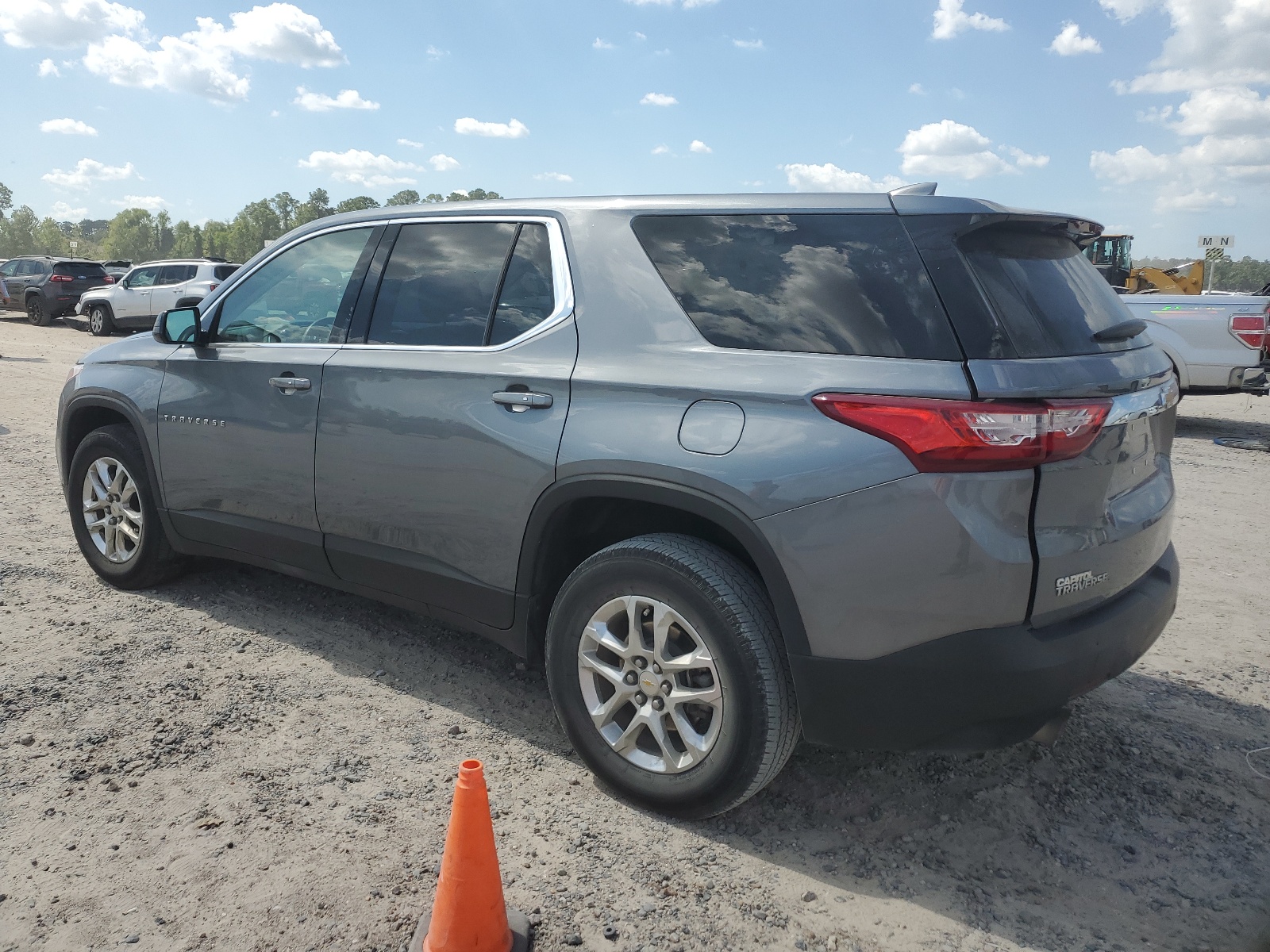 2020 Chevrolet Traverse Ls vin: 1GNERFKW5LJ256351