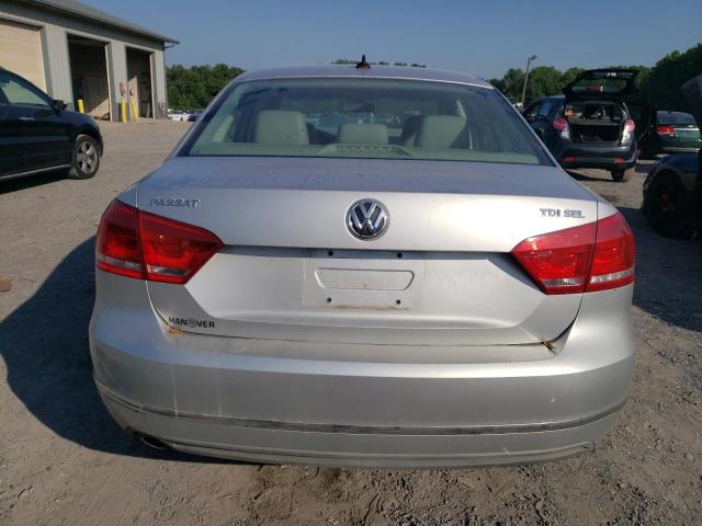 Седаны VOLKSWAGEN PASSAT 2012 Серебристый