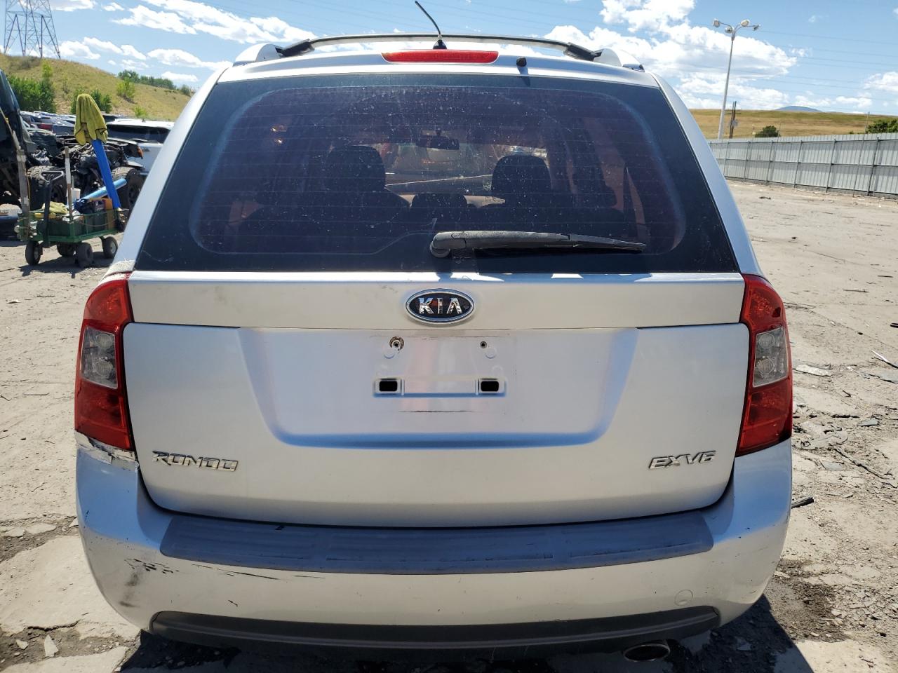 2007 Kia Rondo Lx VIN: KNAFG526077116205 Lot: 67742964