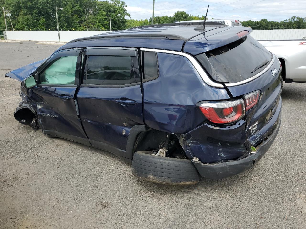 3C4NJDBB2JT202819 2018 JEEP COMPASS - Image 2