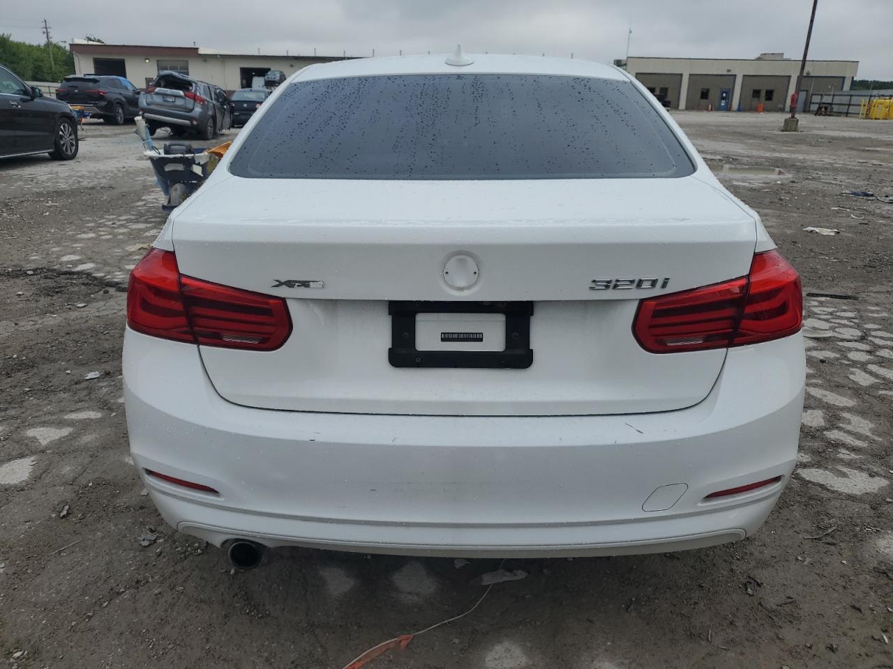 WBA8E5G58JNV02842 2018 BMW 320 Xi