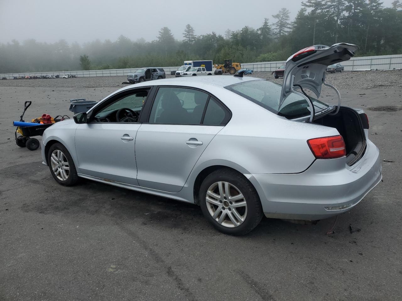 2015 Volkswagen Jetta - Image 2