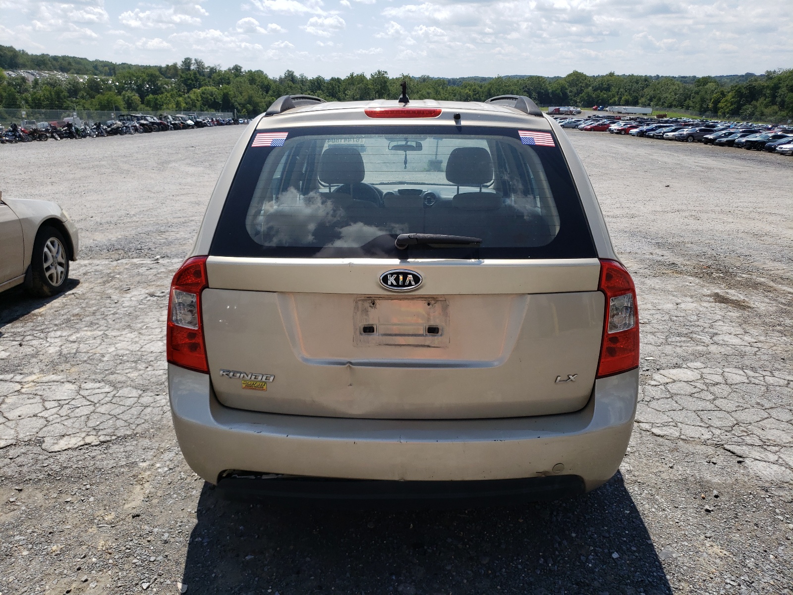 KNAFG525787152787 2008 Kia Rondo Base