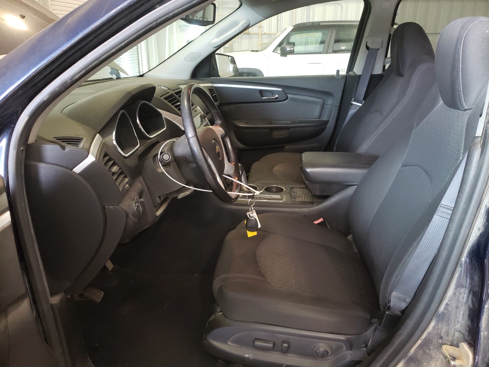 1GNKRGED3BJ305564 2011 Chevrolet Traverse Lt