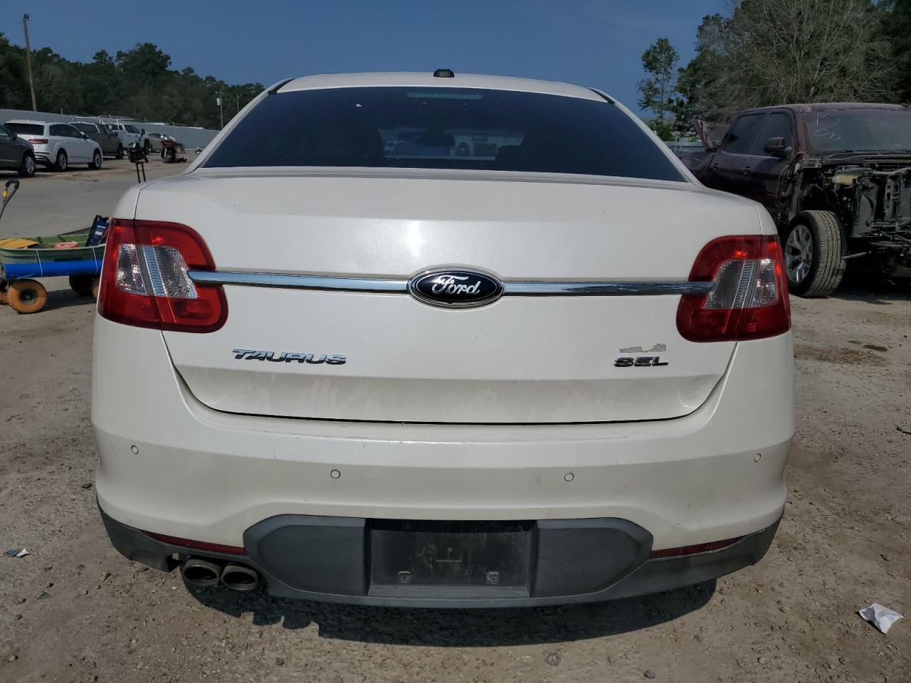 1FAHP2EWXBG185178 2011 Ford Taurus Sel