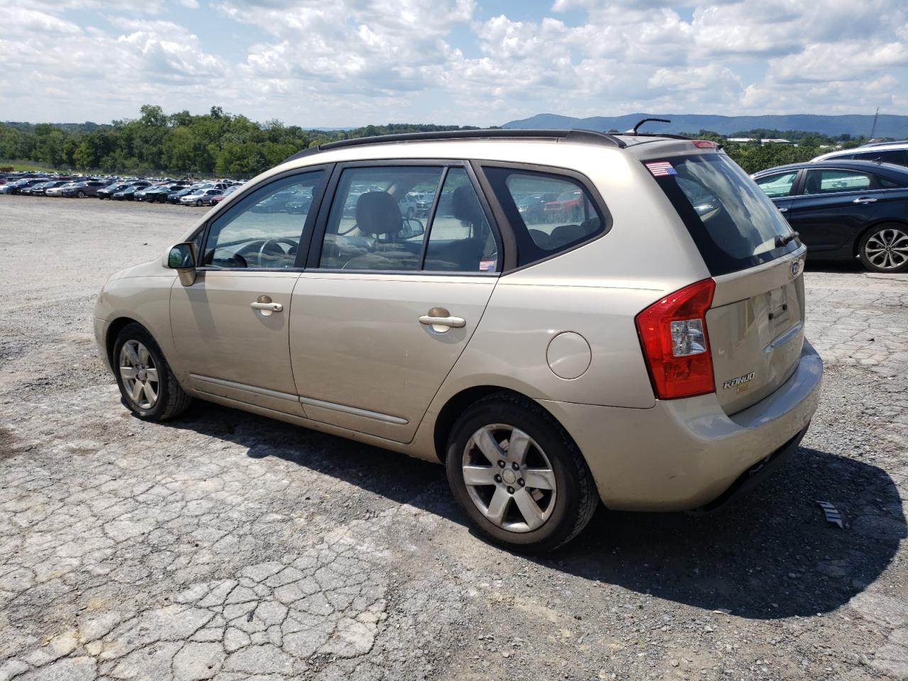 2008 Kia Rondo Base VIN: KNAFG525787152787 Lot: 67441804