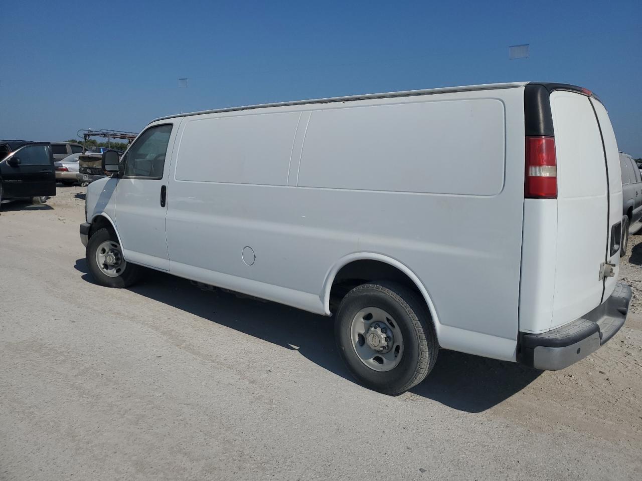 VIN 1GCZGUCL1E1129009 2014 CHEVROLET EXPRESS no.2