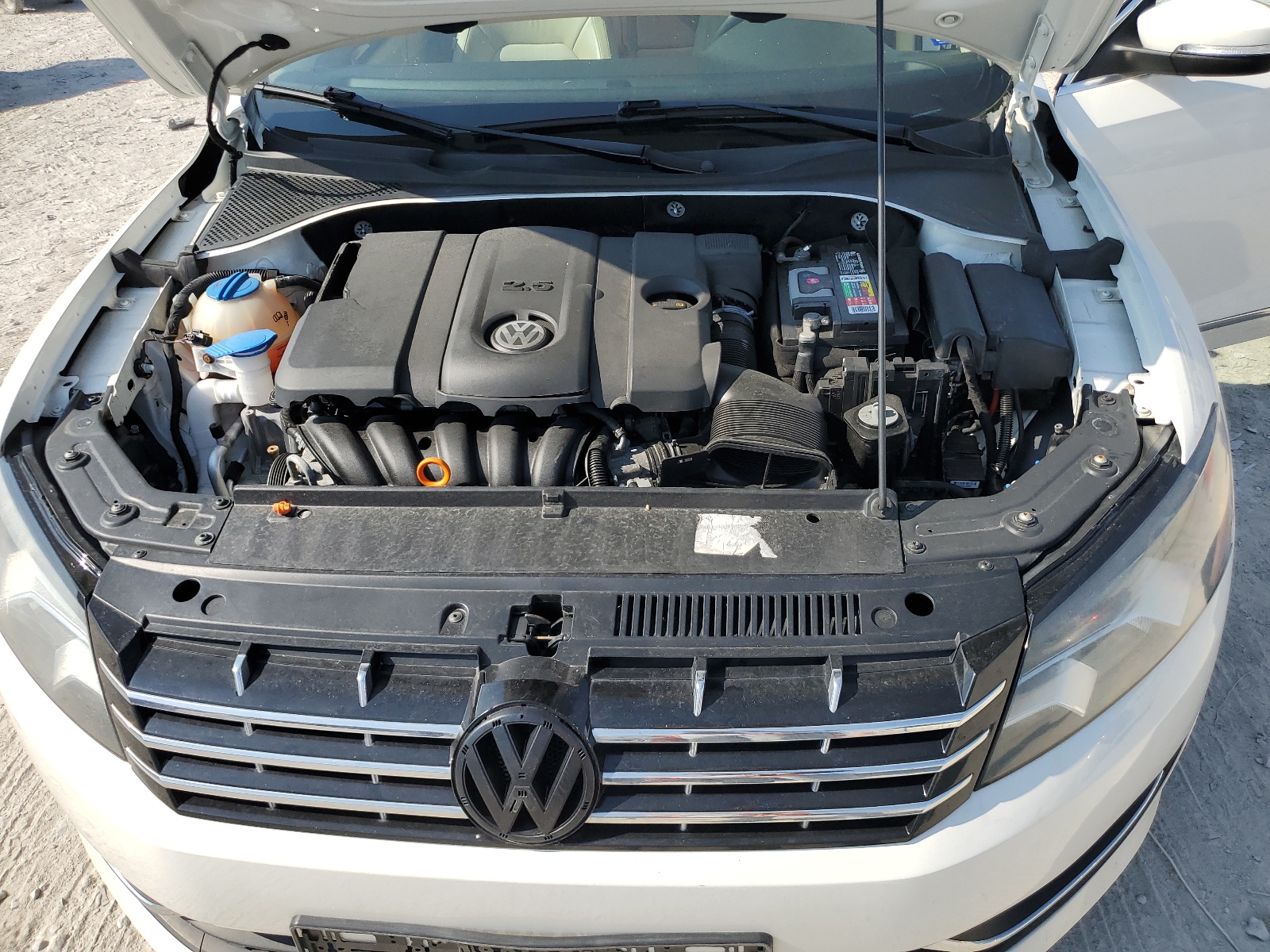 1VWCH7A33DC030621 2013 Volkswagen Passat Sel