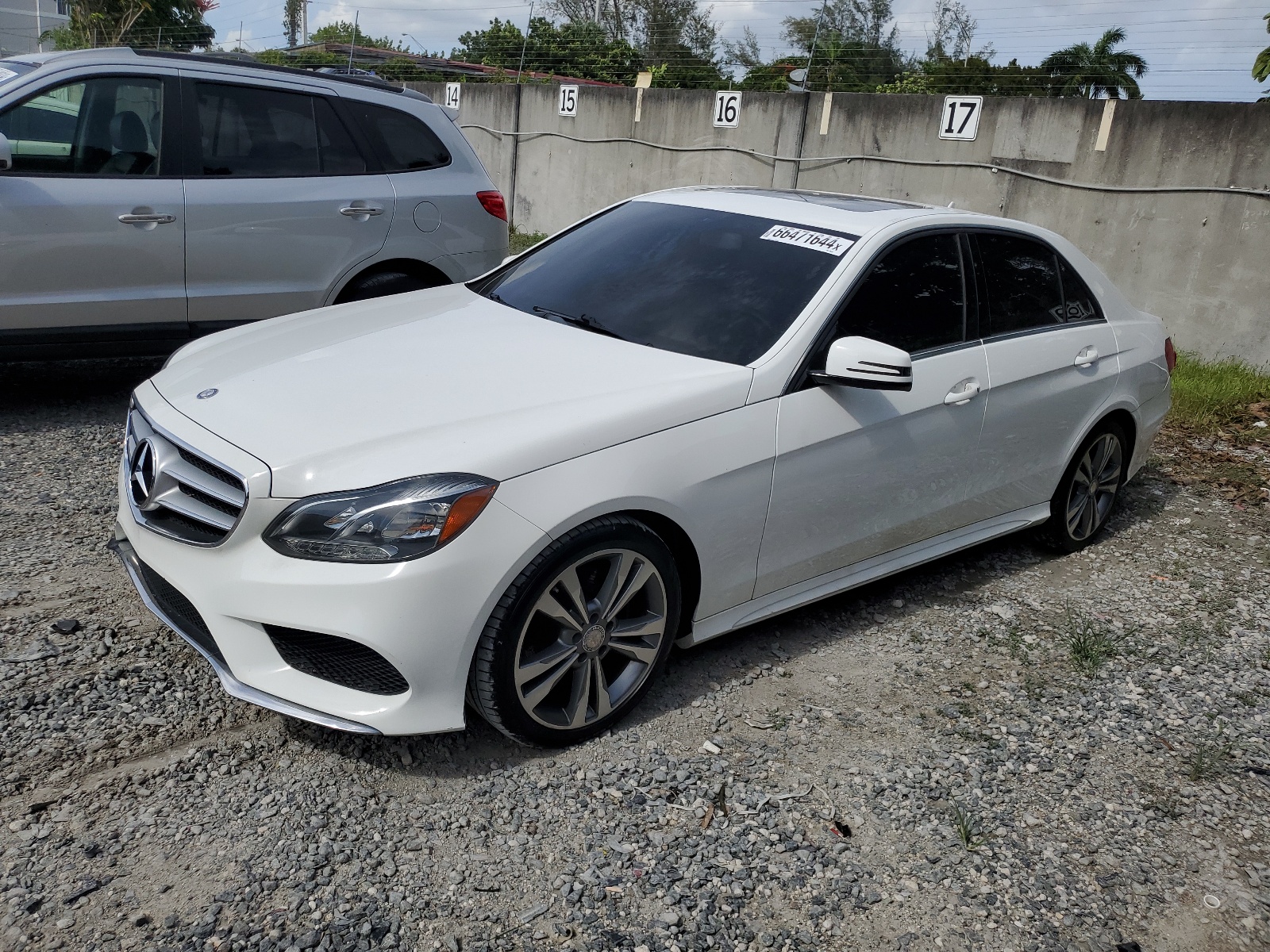 2016 Mercedes-Benz E 350 vin: WDDHF5KB1GB190229