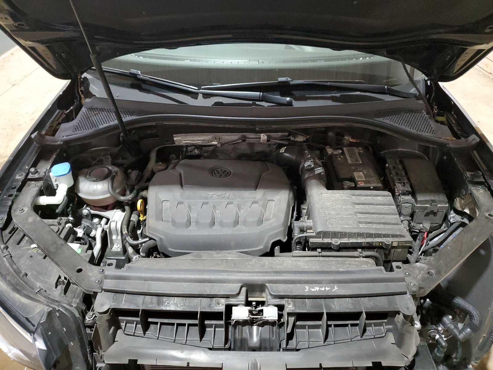 3VV3B7AX8PM013860 2023 Volkswagen Tiguan Se