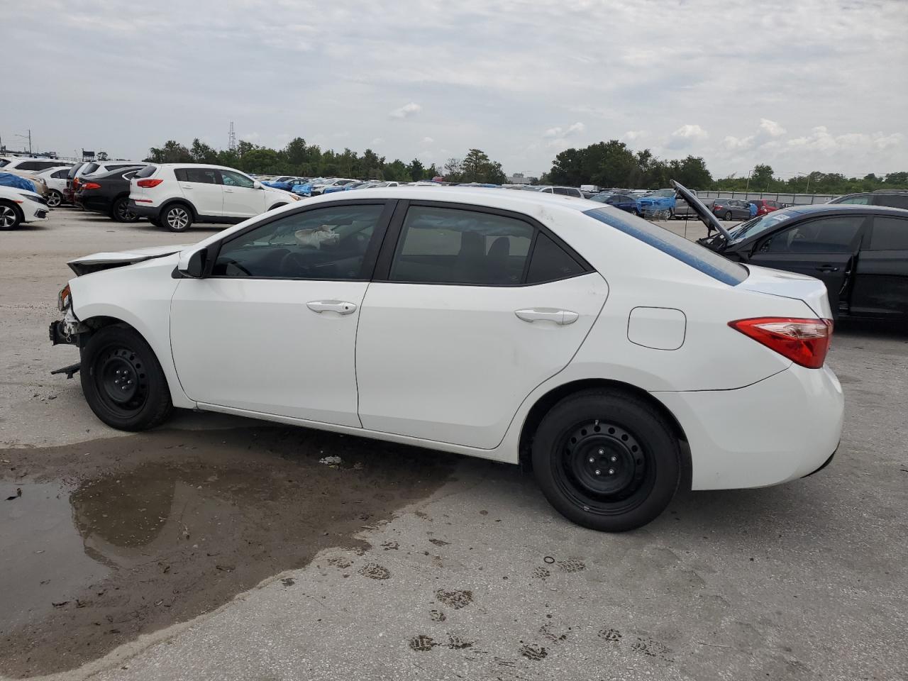 VIN 2T1BURHE0JC041866 2018 TOYOTA COROLLA no.2