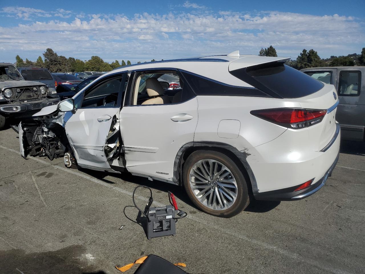 2T2JGMDA5NC086067 2022 LEXUS RX - Image 2