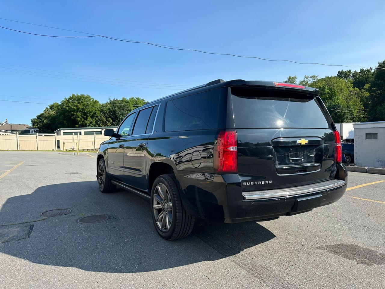 1GNSKJKC5GR170061 2016 CHEVROLET SUBURBAN - Image 2