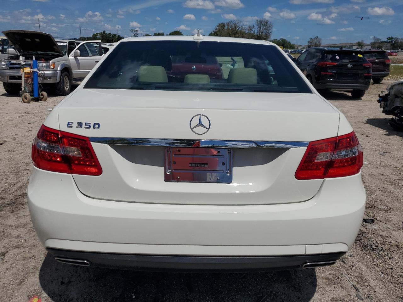 2011 Mercedes-Benz E 350 VIN: WDDHF5GB6BA269810 Lot: 68705734