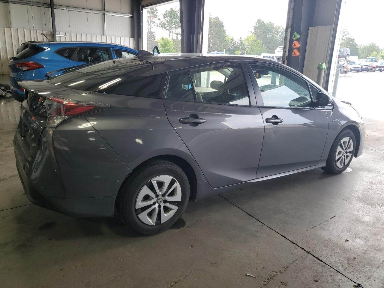 VIN JTDKARFUXJ3068164 2018 TOYOTA PRIUS no.3