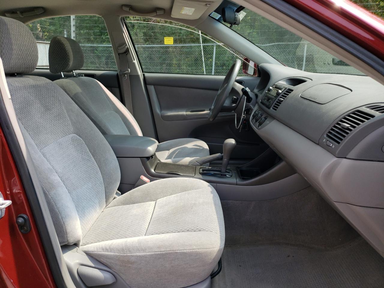 2003 Toyota Camry Le VIN: 4T1BF32K33U052738 Lot: 65818694