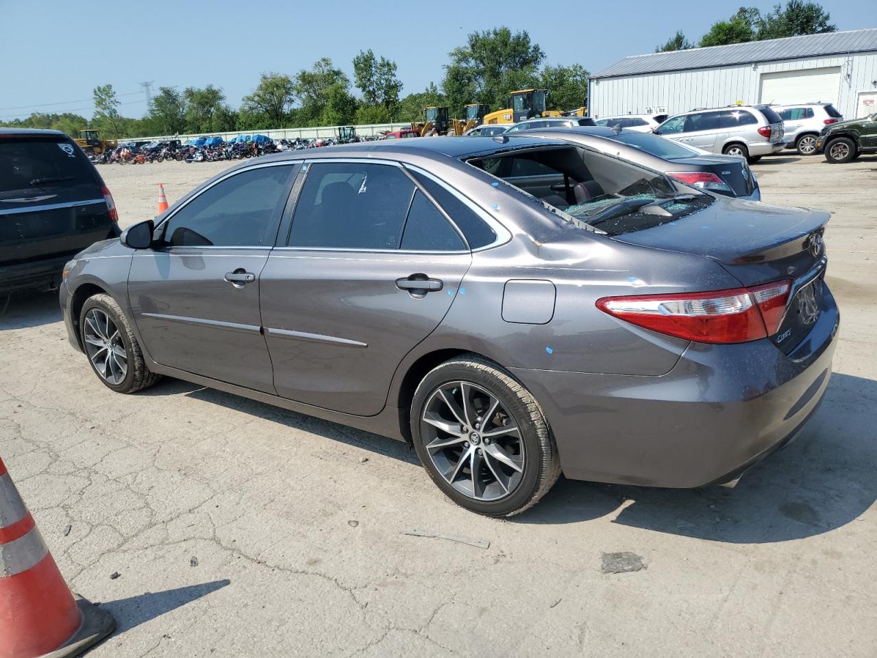 4T1BK1FK5HU581528 2017 TOYOTA CAMRY - Image 2