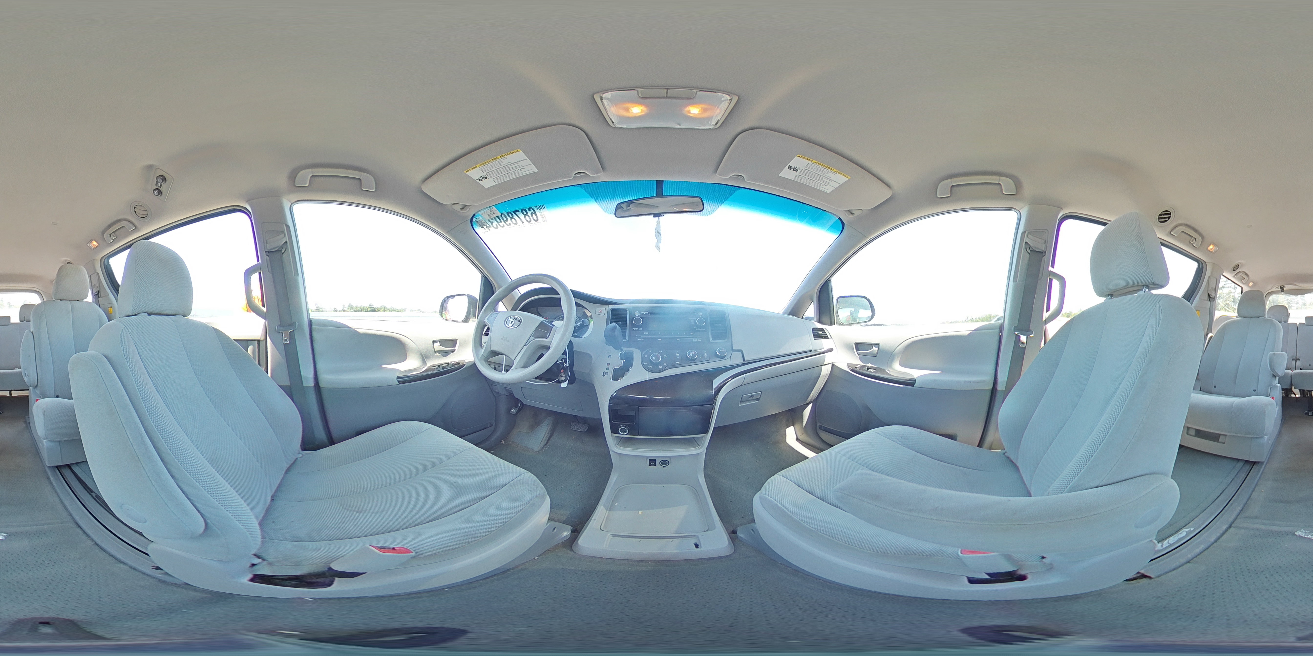 2012 Toyota Sienna - Image 14