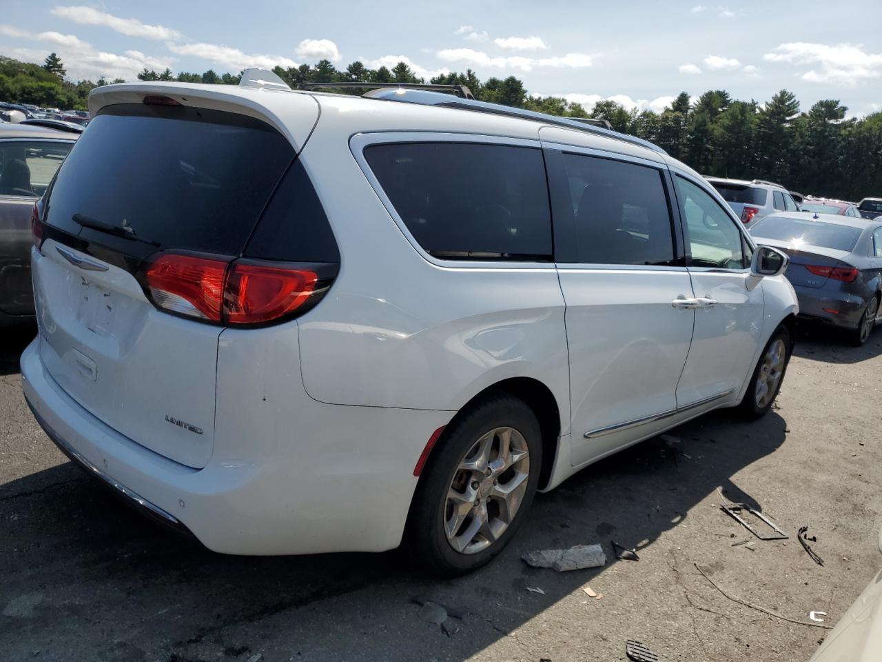 2018 Chrysler Pacifica - Image 3