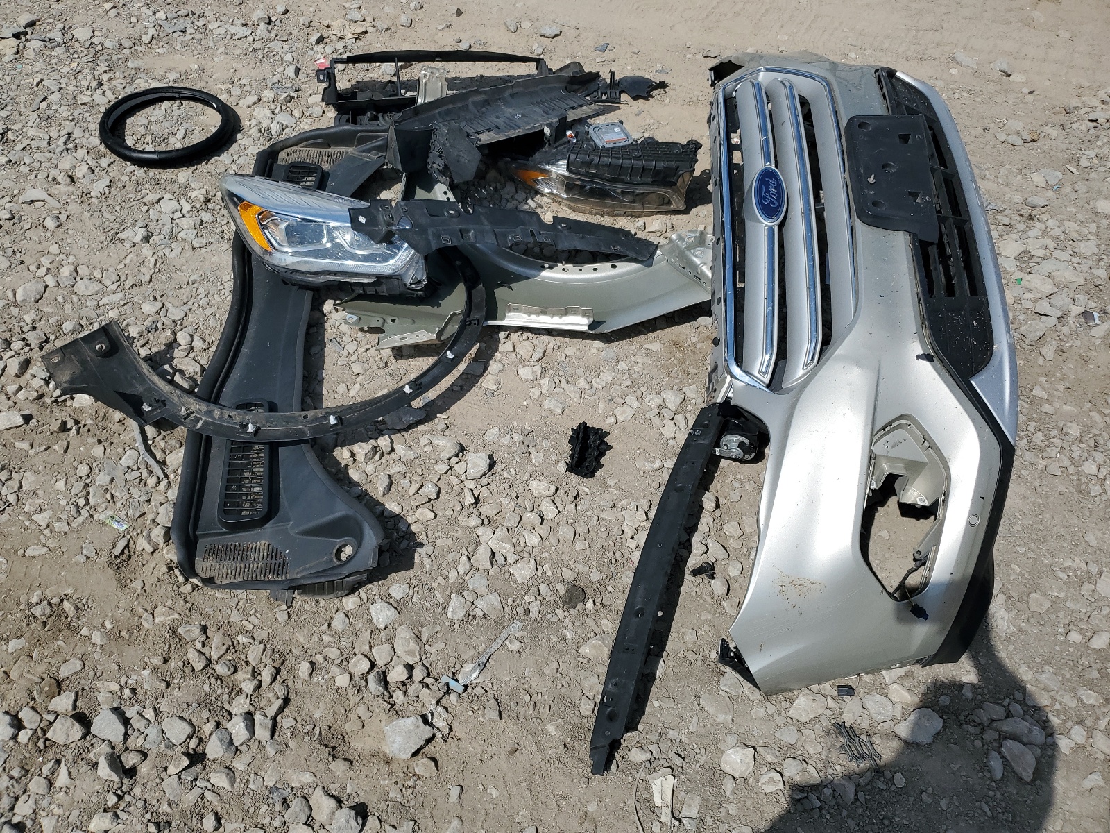 1FMCU9J9XJUB99342 2018 Ford Escape Titanium